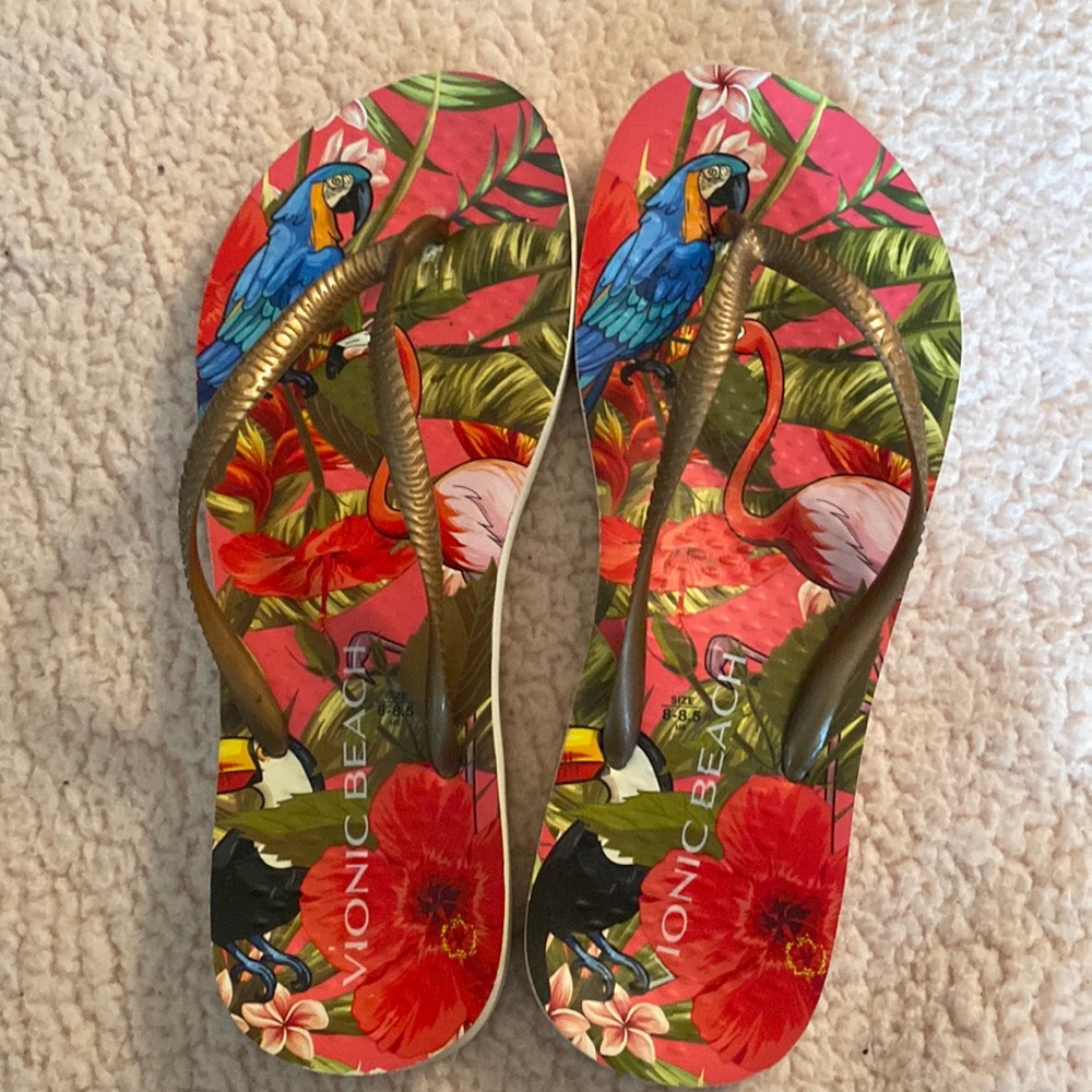 Vionic beach flip flops size 9